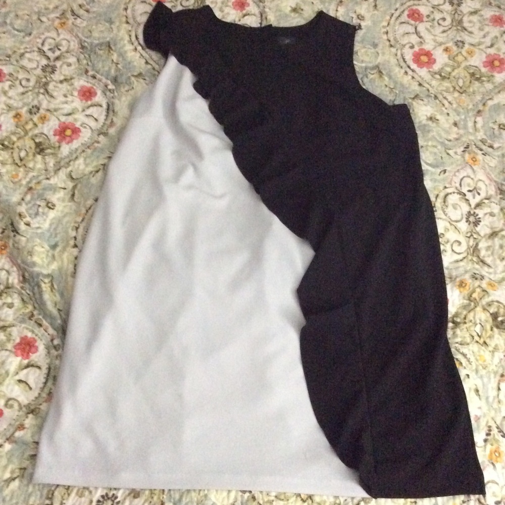 ADRIANNA PAPELL SLEEVELESS 👗
